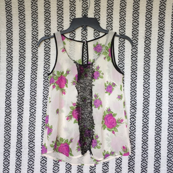 •Cream colored floral high low blouse• - Picture 1 of 4